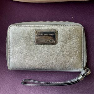 Classic Q Metallic Wingman   Marc Jacobs M0005043